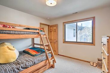 Bright Eagle Vail Escape W/ Deck + Mtn Views!