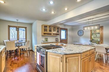 Bright Eagle Vail Escape W/ Deck + Mtn Views!