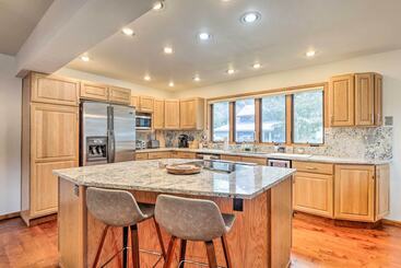 Bright Eagle Vail Escape W/ Deck + Mtn Views!
