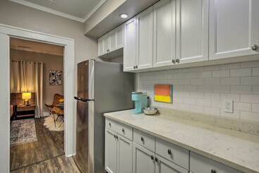 4 Mi To Dtwn: Dallas Gem W/ Furnished Patio