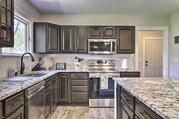 کلبه Cedar City Family Home W/ Game Room + Yard!