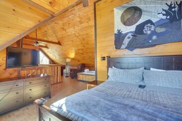 コテージ Central Sevierville Cabin W/ Hot Tub & Views!