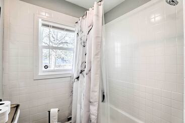Chic Charleston Home   Half Mile To Park Circle!