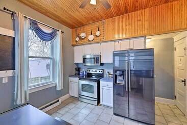 Cincinnati Home W/ Deck & Private Hot Tub!