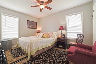 Сельский дом Coastal Escape W/ Yard, Walk 1 Mile To Texas A & M