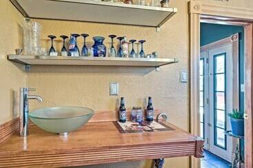 Colorado Springs Dwelling, Walk To Downtown!