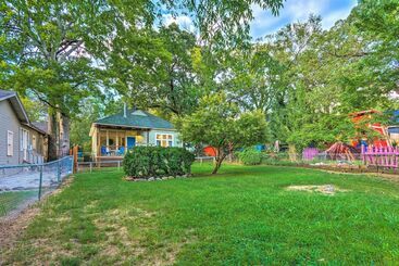 Colorful Cottage W/ Deck ~ 5 Mi To Downtown!