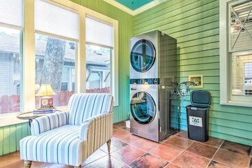 Colorful Cottage W/ Deck ~ 5 Mi To Downtown!