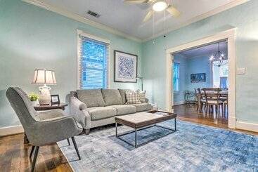 Colorful Cottage W/ Deck ~ 5 Mi To Downtown!
