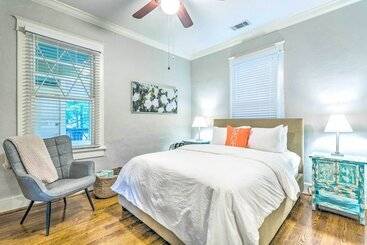 Colorful Cottage W/ Deck ~ 5 Mi To Downtown!