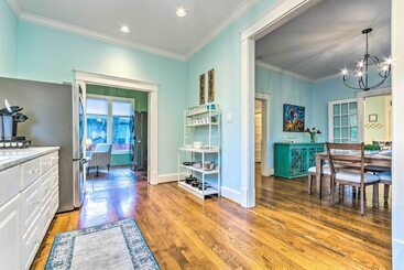 Colorful Cottage W/ Deck ~ 5 Mi To Downtown!