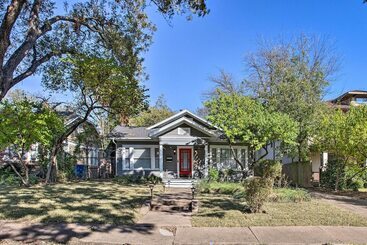 Dallas Couples Retreat: Walk To Lower Greenville!