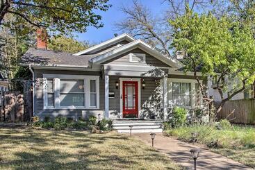 Dallas Couples Retreat: Walk To Lower Greenville!