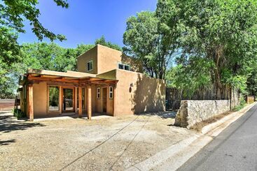 Cozy Home W/ Media Room: Short Walk To Taos Plaza!