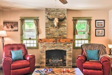 Cozy Home W/ Media Room: Short Walk To Taos Plaza!