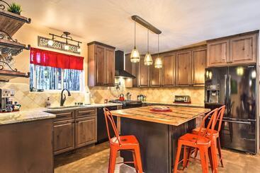 Cozy Home W/ Media Room: Short Walk To Taos Plaza!