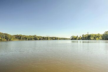 Cozy Lakeside Maryland Home   12 Mi To Dtwn!