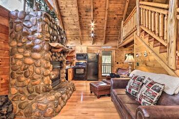 קוטג'' Smoky Mountain Log Cabin: 7 Mi To Gatlinburg!