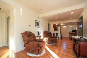 Downtown Home W/ Grill: 5 Mi To Garden Of The Gods