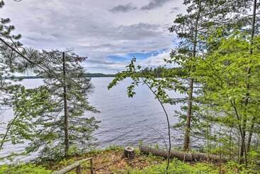 コテージ Eagle River Lakefront Retreat W/ Fire Pit & Grill