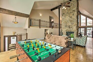 Сельский дом Evergreen Retreat + Hot Tub, Mtn Views & Game Room