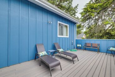 House W/ Hot Tub & Deck   Walk To Seaside Beach!