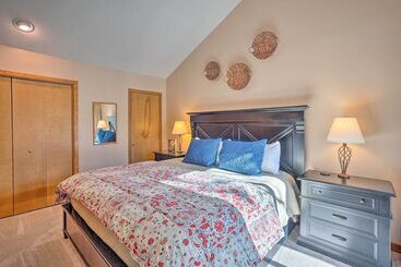 Hot Tub + Deck: Large Sunriver Home Near Skiing