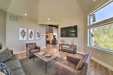 Luxe Reno Chalet W/ Mountain View: 3 Mi To Skiing!