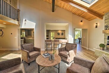 Luxe Reno Chalet W/ Mountain View: 3 Mi To Skiing!