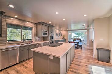 Luxe Reno Chalet W/ Mountain View: 3 Mi To Skiing!