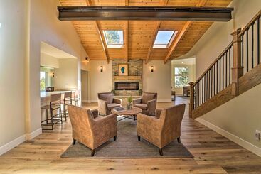 Luxe Reno Chalet W/ Mountain View: 3 Mi To Skiing!