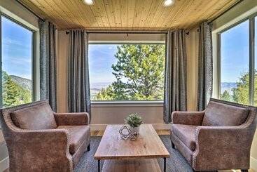 Luxe Reno Chalet W/ Mountain View: 3 Mi To Skiing!