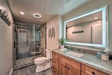 Luxe Reno Chalet W/ Mountain View: 3 Mi To Skiing!