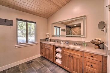 Luxe Reno Chalet W/ Mountain View: 3 Mi To Skiing!