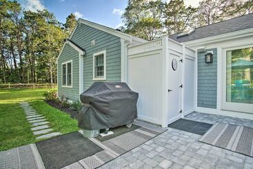 South Yarmouth Retreat W/ Grill: Walk To Beach!