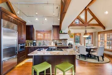 Downtown Breckenridge Cottage: Walk To Main St!