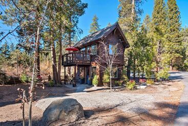 Modern Lakeside Cabin: Walk To Dock & Tahoe City