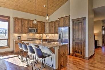 Mtn View Fraser Home W/ Hot Tub   Near Skiing!