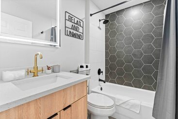 Newly Remodeled Family Home W/ Pool Near Disney!