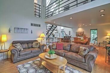 Nice Galena Home W/ Huge Patio, Hot Tub & Fire Pit