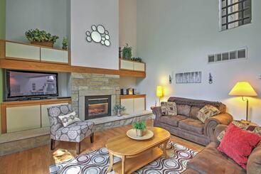 Nice Galena Home W/ Huge Patio, Hot Tub & Fire Pit