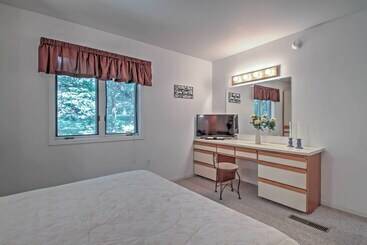 Nice Galena Home W/ Huge Patio, Hot Tub & Fire Pit