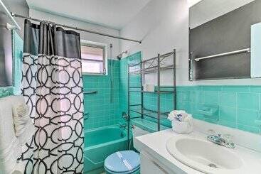 North Miami Beach Rental: Near Walking Park!