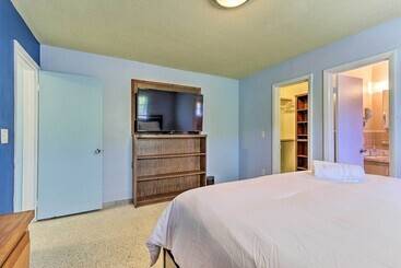 North Miami Beach Rental: Near Walking Park!