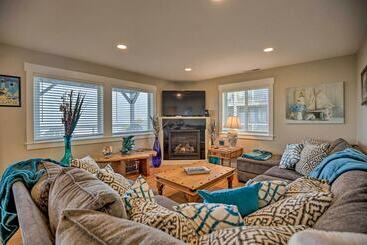Ocean View Lincoln City Retreat W/ 3 Viewing Decks