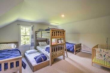 Pet Friendly House W/ Deck   10 Mi To Stowe Mtn!