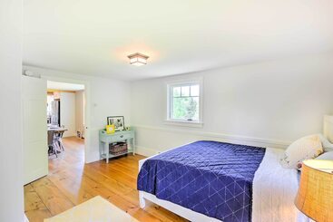 Pet Friendly House W/ Deck   10 Mi To Stowe Mtn!