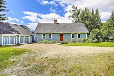 Pet Friendly House W/ Deck   10 Mi To Stowe Mtn!