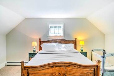 Pet Friendly House W/ Deck 10 Mi To Stowe Mtn!