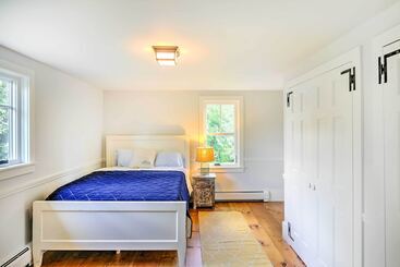 Pet Friendly House W/ Deck   10 Mi To Stowe Mtn!